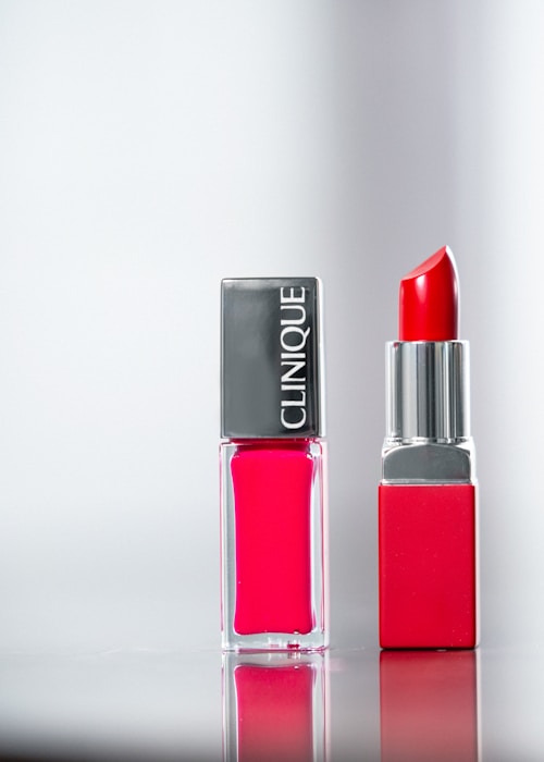 Velvet Matte Lipstick – Ruby Red